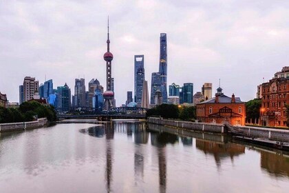 Shanghai Bund Night Tour of Oriental Pearl TV Tower and Huangpu River Cruis...