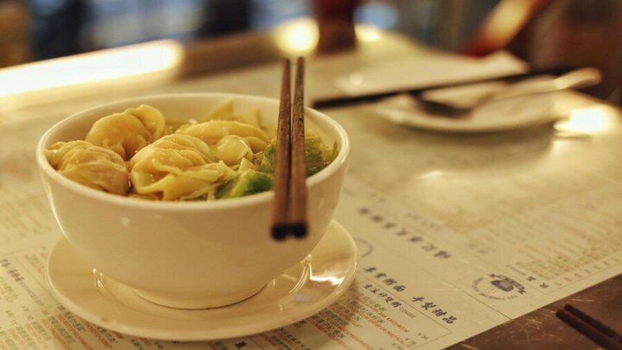Noodle and wonton tasting food tour