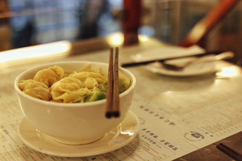 Noodle and wonton tasting food tour 