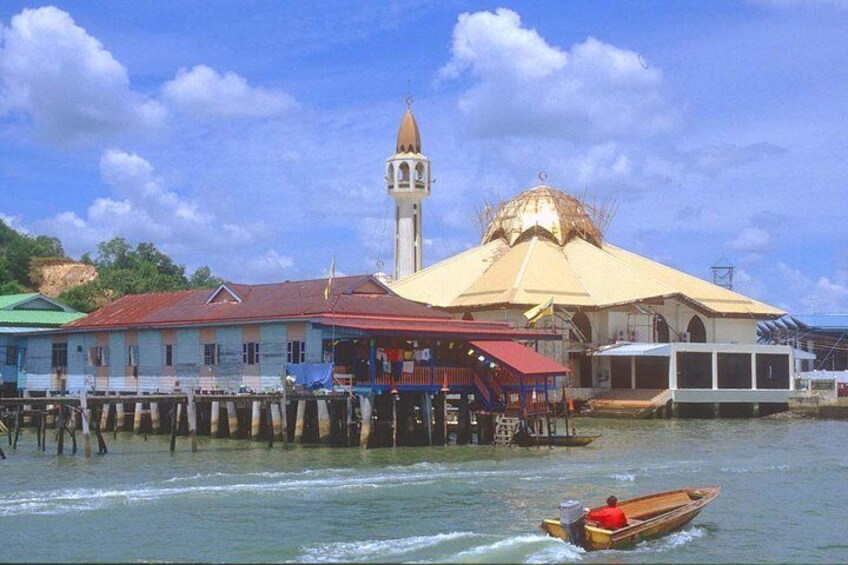 Brunei Full Day City Tour including Tamu Kianggeh, Royal Regalia & Kampung Ayer