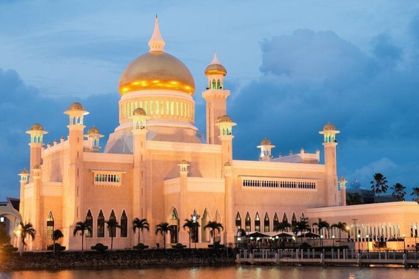 Brunei Half Day City Tour with Royal Regalia, Istana Nurul Iman & Kampung Ayer