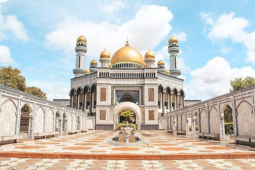Brunei Half Day City Tour with Royal Regalia, Istana Nurul Iman & Kampung Ayer