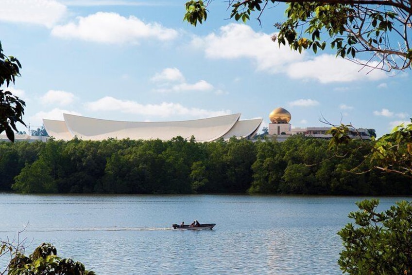 Brunei Half Day City Tour with Royal Regalia, Istana Nurul Iman & Kampung Ayer