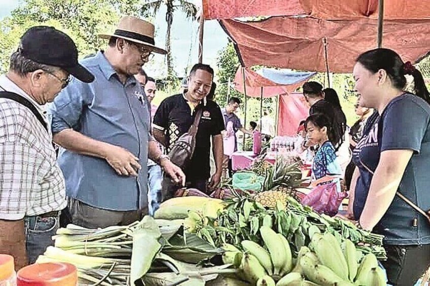 You can regard Tuaran Market Kota Kinabalu as one of the top destinations for guests who like to shop.