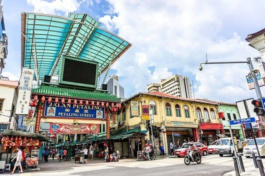 Culinary Journey Through Chinatown Tour in Kuala Lumpur typically offers visitors a
unique Cultural & Culinary Experience