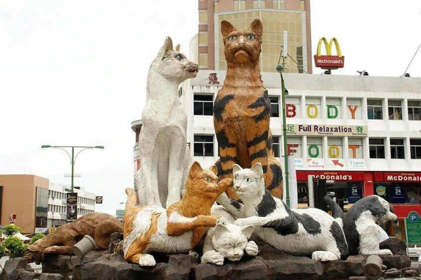 Kuching - Cat Statue