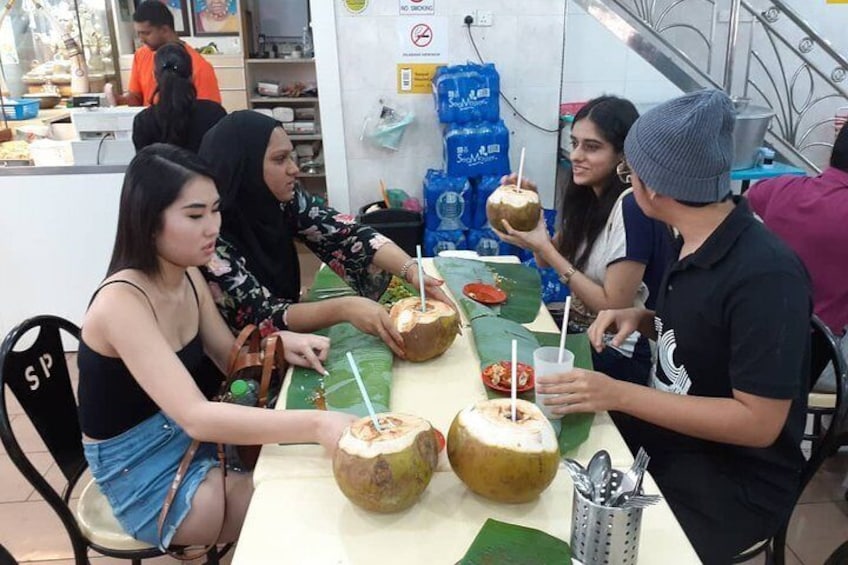 Private "Lepak-Lepak" Tour : Local Night Market & Mamak Stall