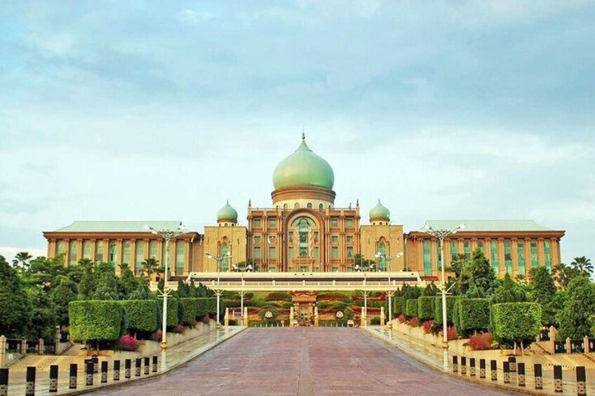 See the prime minister's office and his residence