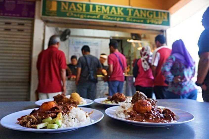 KL City Tour plus Malaysia Street Food : Nasi Lemak & Fish Head Curry