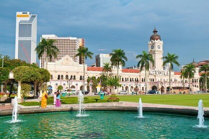 Guided Kickstart Tour: Introduction to Wonders of Kuala Lumpur
