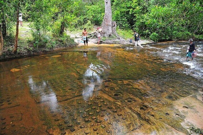 Phnom Kulen, 1000 Linga River and Waterfall Small Group Day Tour