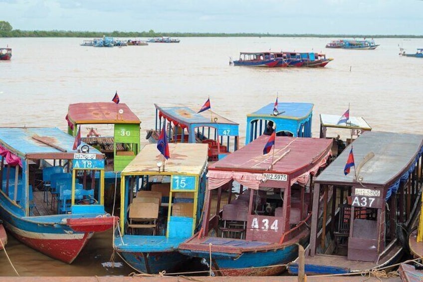 Boats are waiting for tourists in the rainy season
