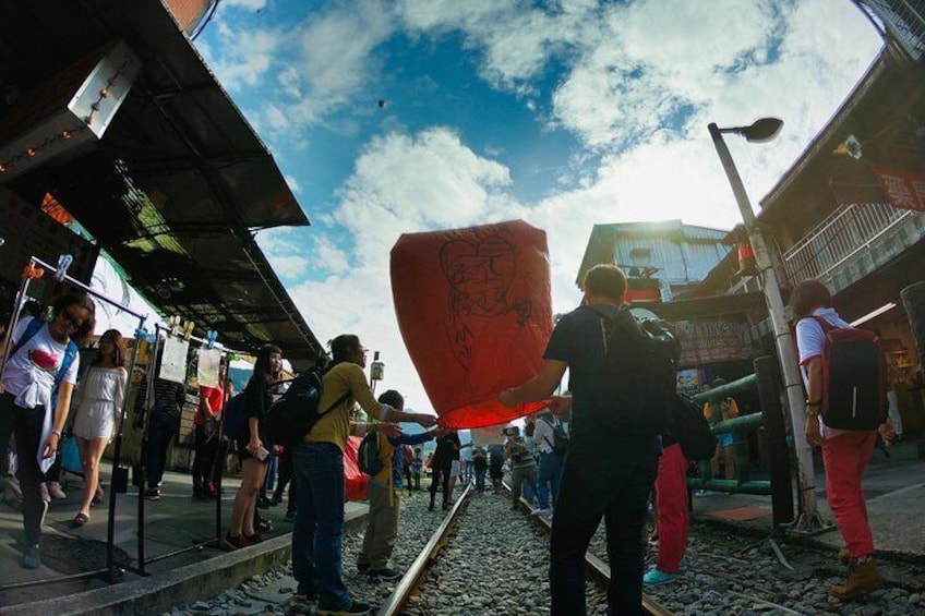 Pingxi Sky Lantern (Shifen Old Street)