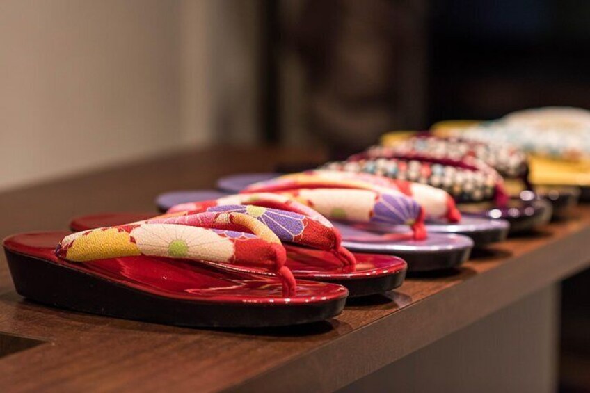 Long-sleeved 'Furisode' Kimono Experience in Kyoto