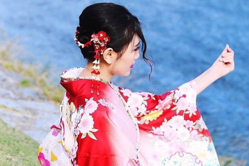 Long-sleeved 'Furisode' Kimono Experience in Kyoto