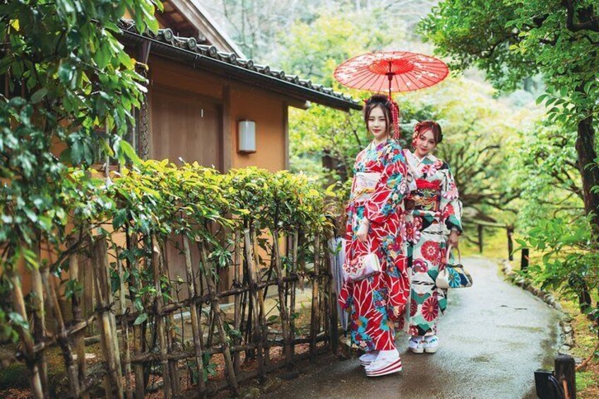 Long-sleeved 'Furisode' Kimono Experience in Kyoto