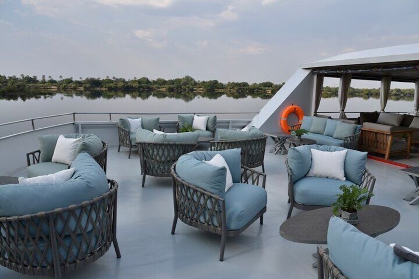 Pot & Signature Cruise Experience on the Zambezi River