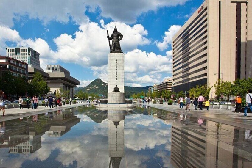 Gwanghwamun square