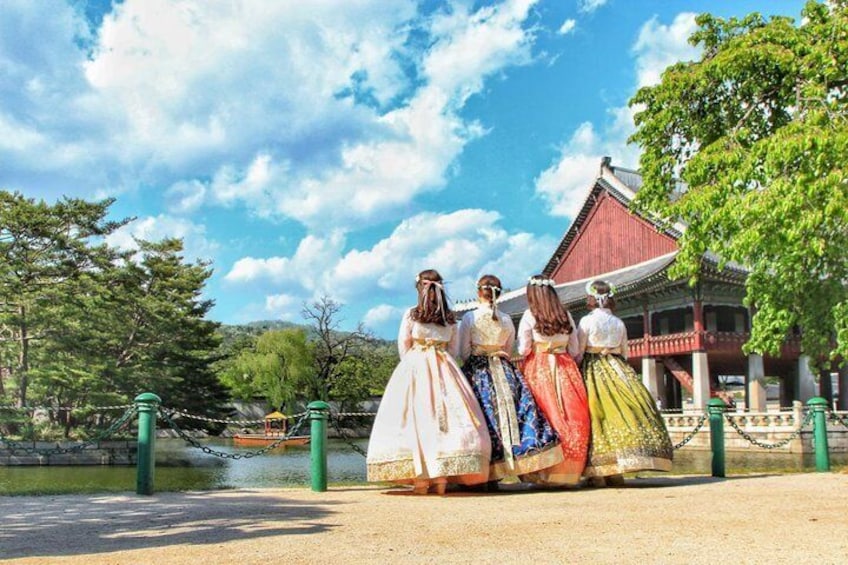 Hanbok Experience in the palace