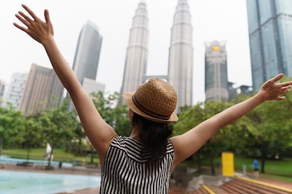 Skip the Line: Petronas Twin Towers Ticket With Free Hotel Delivery