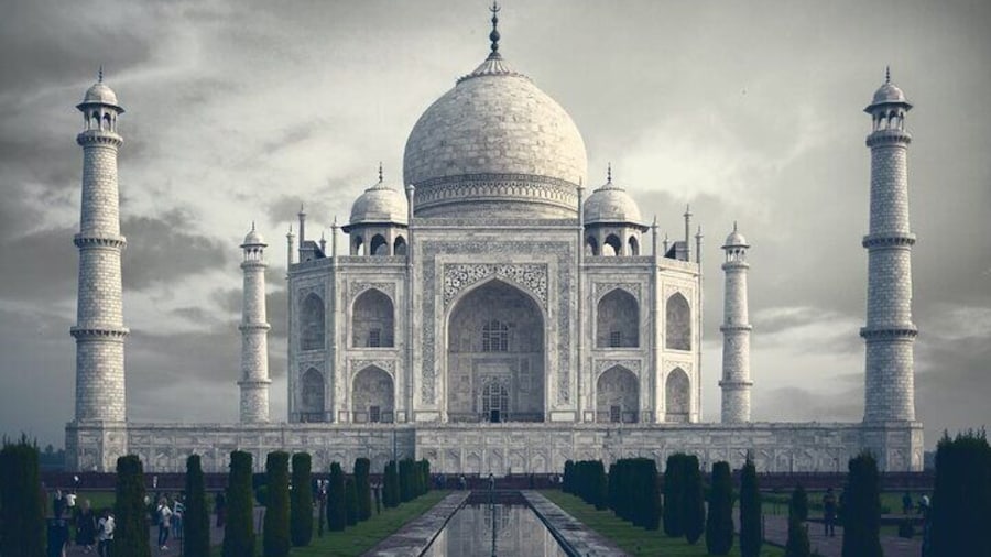 Private Taj Mahal Sunrise Tour from Jaipur with Entrance Tickets