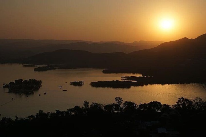 Jagmandir Island And Sunset Boat Ride On Lake Pichola, Udaipur Without Transfers