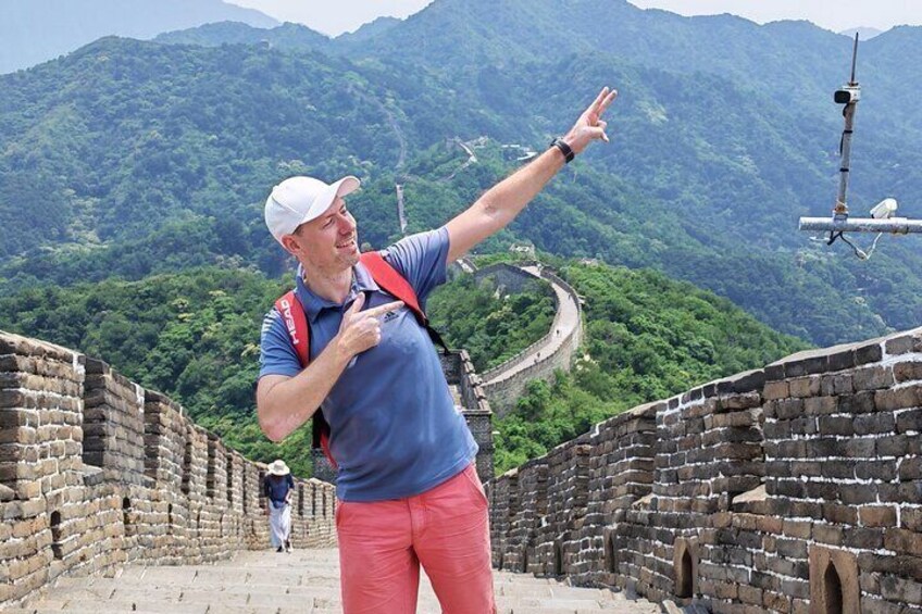 MuBus: Mutianyu Great Wall Tours with Options from Beijing