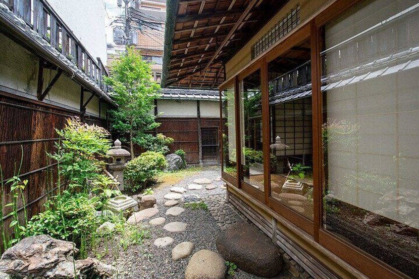 Traditional Tea Ceremony wearing a Kimono in Kyoto MAIKOYA