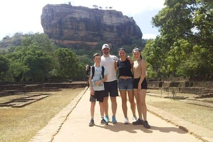 Excursión de un día a Dambulla y Sigiriya desde Colombo/Negombo con almuerz...