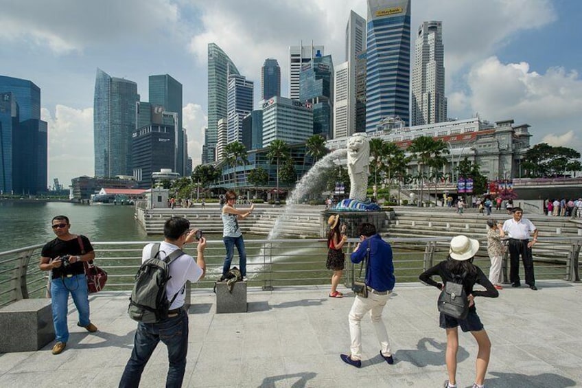 Taking a stroll along the Merlion Park