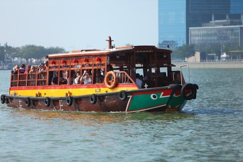 Cruise in a traditional bumboat