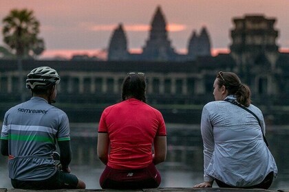 Angkor Sunrise Bike Tour mit Frühstück und Mittagessen inklusive