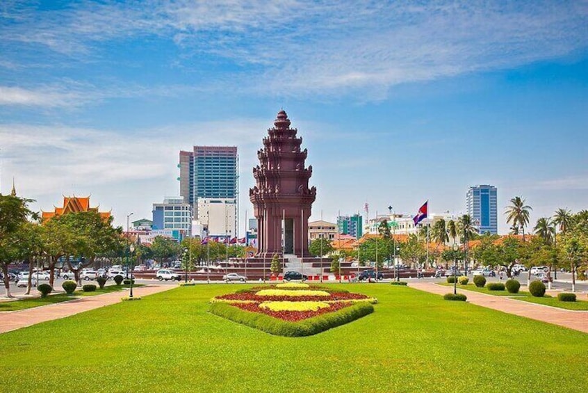 Full-Day Phnom Penh City Tour with S21 and Killing Field and the Royal Palace