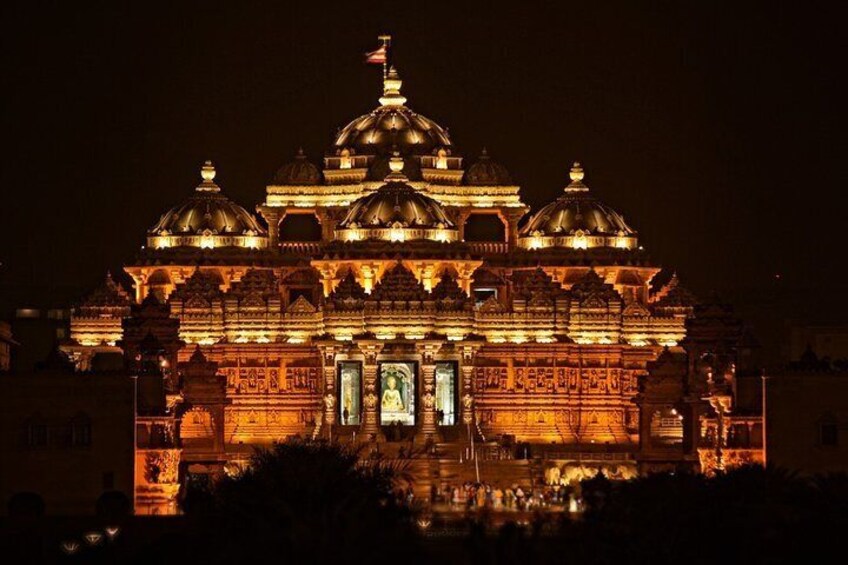 Private Evening Tour of Akshardham Temple with Musical Fountain Show