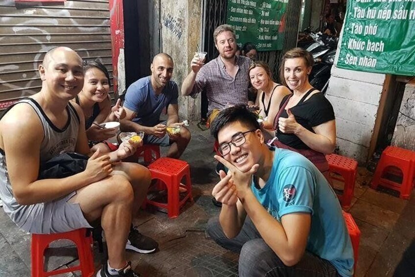 Small Group Hanoi Street Food Tour with a Real Foodie