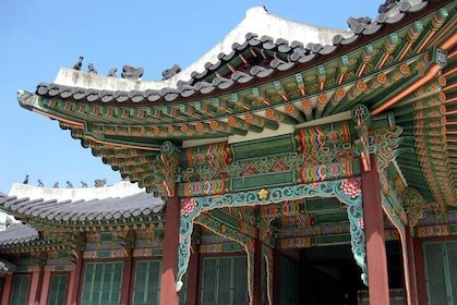 Korean Palace and Market Tour in Seoul Including Insadong and Gyeongbokgung...