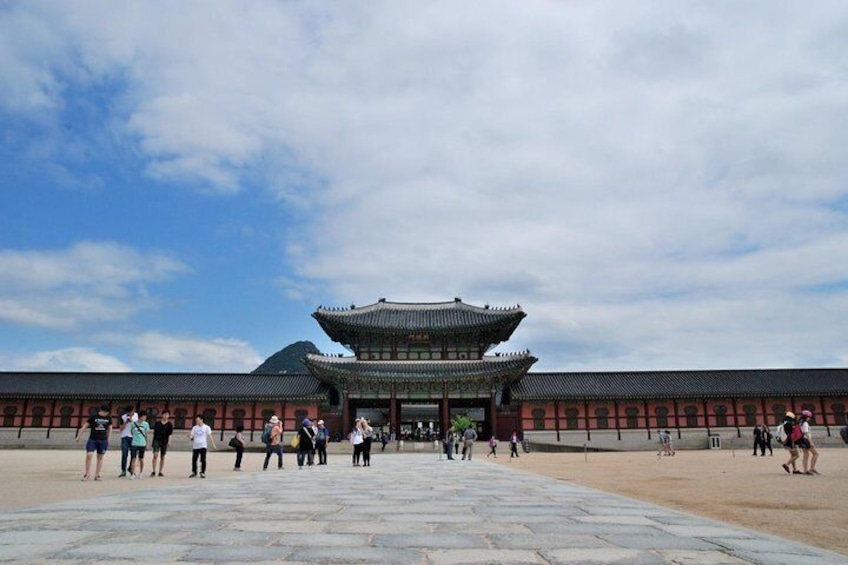 Korean Palace and Market Tour in Seoul Including Insadong and Gyeongbokgung Palace