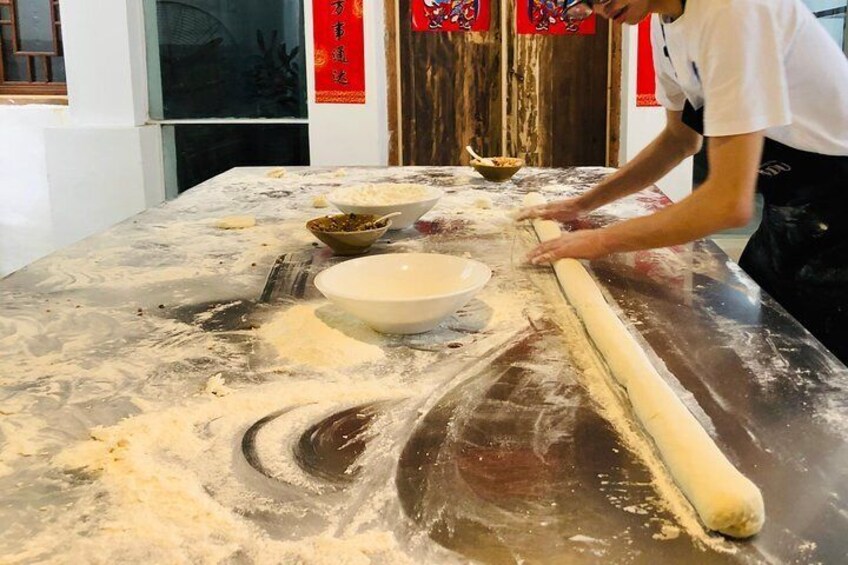 Half day Chengdu Dumpling making Cooking Class: Make from Scratch