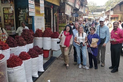 Mumbai Spice Markets and Bazaars Tour with Guide and Transport