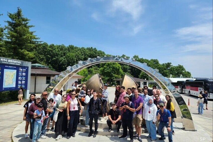 Participants of the DMZ tour