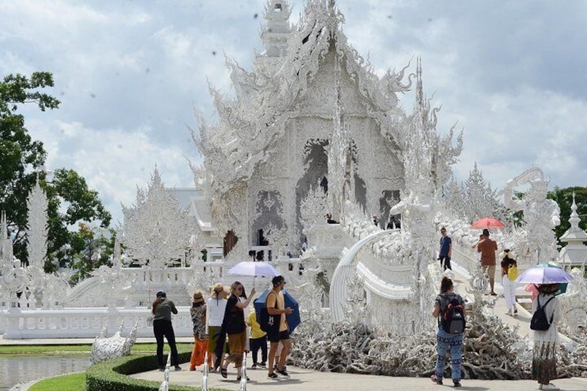 Chiangrai White Temple Private Tour