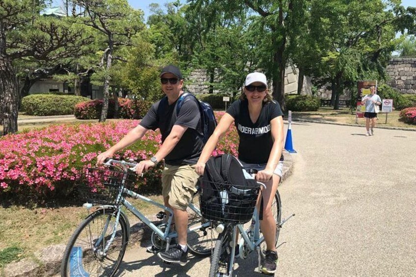 Osaka Bike Tour to the Neighborhood of Osaka Castle