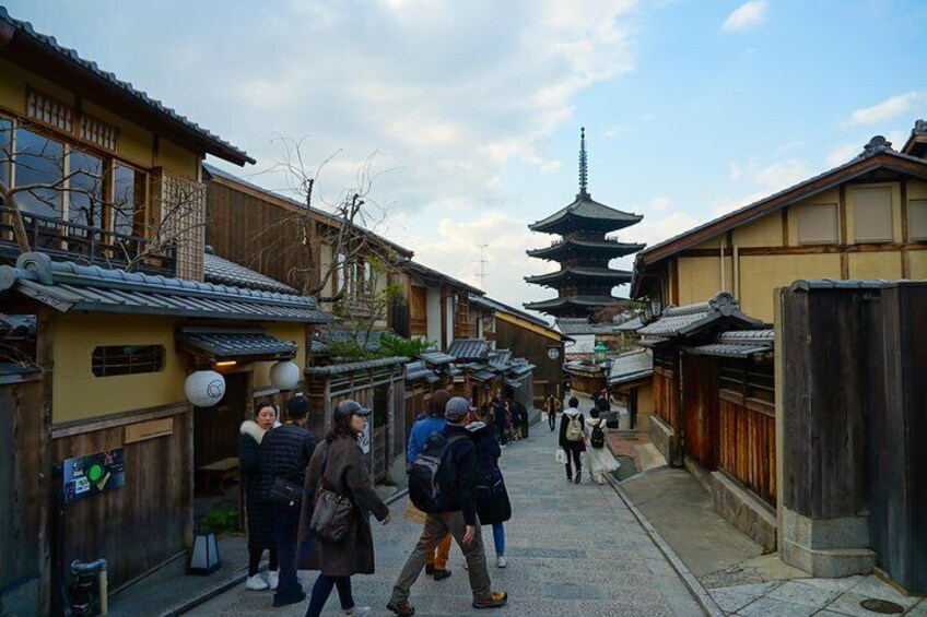Kyoto Tea Ceremony & Kiyomizu-dera Temple Walking Tour