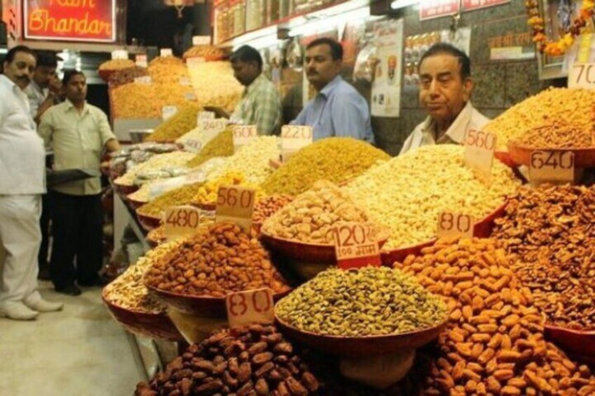 Private Half or Full Day Delhi Shopping Tour with Female Guide
