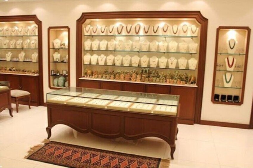 Private Half or Full Day Delhi Shopping Tour with Female Guide