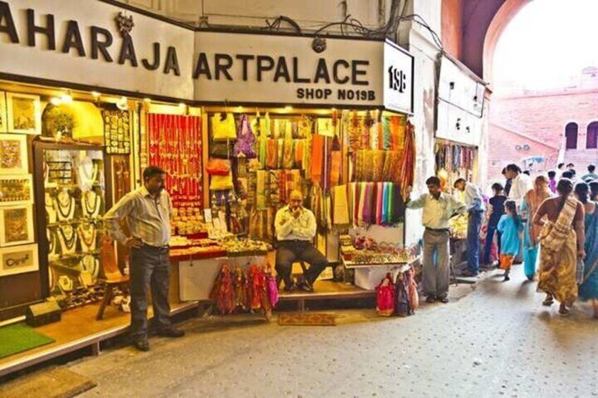 Private Half or Full Day Delhi Shopping Tour with Female Guide