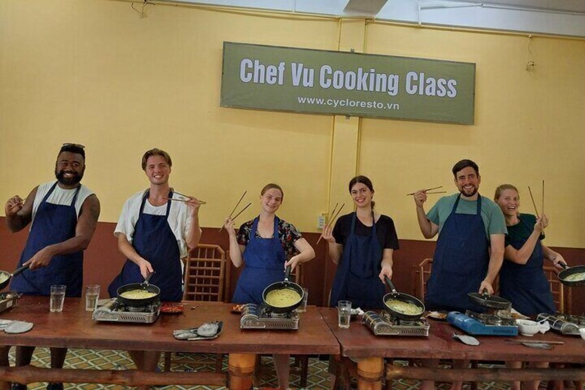 Chef Vu Cooking Class Plus Market Trip in Saigon Center (Pick up by Cyclo)