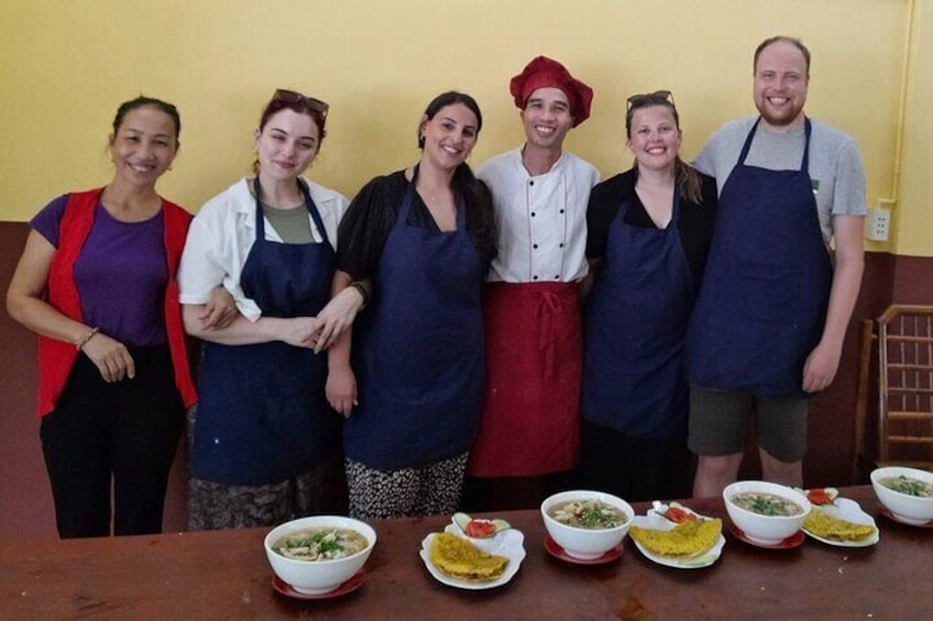 Chef Vu Cooking Class Plus Market Trip in Saigon Center (Pick up by Cyclo)