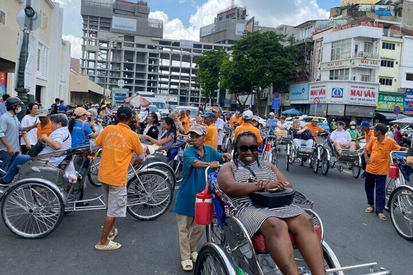 Chef Vu Cooking Class Plus Market Trip in Saigon Center (Pick up by Cyclo)