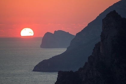 Visite privée : croisière au coucher du soleil le long de la côte d'Amalfi ...